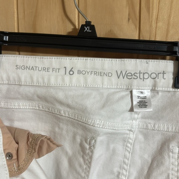 Westport Signature Fit Boyfriend Jeans in White - Picture 3 of 4
